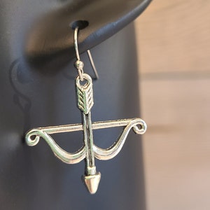 Women&#39;s archery earrings - archery charm earrings - female sports - sports jewelry - sports theme - Handmade earrings - charm earrings