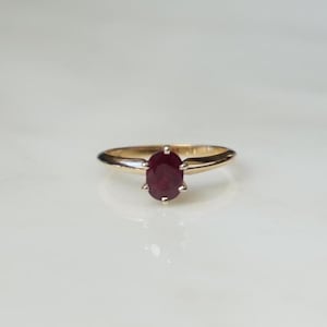 Ruby Solitaire Ring / Vintage Estate 14K Gold 1 carat Oval cut Ruby Solitaire Engagement Ring / 1 carat Ruby Ring / Natural Ruby Ring  Sz 6