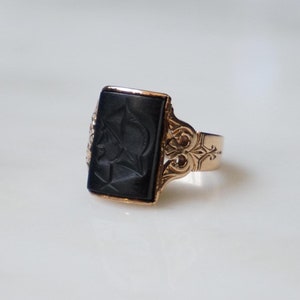 10K Gold Onyx Intaglio Ring / Unisex Men&#39;s Antique Estate C1880 10K Gold Matte Black Onyx Roman Soldier Intaglio Signet Ring  Sz 8