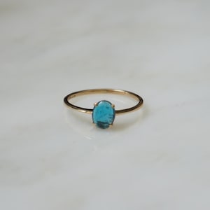 10K Gold Apatite Solitaire Ring / Vintage Estate 10K Gold 0.59 carat Oval Cabochon cut Vivid Aqua-Turquoise Blue Apatite Ring  Sz 8