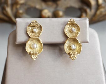 Ancient Pearl Earrings / Vintage Mid Century Estate C1960 18K Gold Roman Etruscan Style Natural Pearl Non Pierced Clip On Earrings 1"