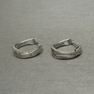 Estate Mid Century Style 10K White Gold 1.00TCW Round & Baguette Diamond Petite Hoop Earrings / Bypass Diamond Loop Earrings  0.55&quot;