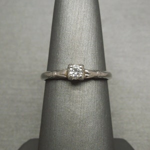 Vintage Estate C1950 14K White Gold 0.10 carat Round Brilliant Diamond Solitaire Square Engagement Ring  Sz 7