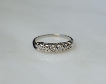 Vintage Mid Century Estate C1960 14K White Gold 0.08TCW Five-Stone Round Diamond Retro Interlocking Wedding Band  Sz 7.5