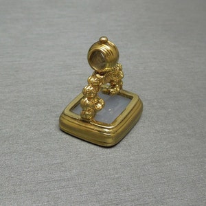 Unisex / Men&#39;s Antique Victorian Estate C1890 14K Gold Quartz Shield Intaglio Watch Fob  1 1/8&quot;