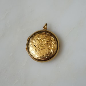 Antique 9kt Gold Locket / British Antique Estate C1930 9KT Gold Hand Engraved Floral Motif Small Circular Photo Locket Pendant  1 1/8&quot;