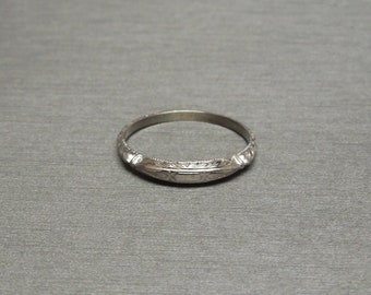 Art Deco Estate Circa 1910 'WWI Era' 18K White Gold Hand Engraved Laurel Wreath Wedding Band / Stacking Band  Sz 5.75