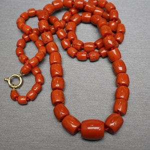 Antique Red Coral Necklace / Antique Estate C1920 Natural Coral Graduated Bead Necklace with 18K Gold Clasp  30&quot;