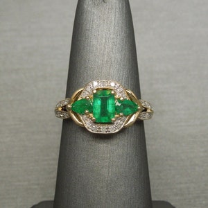 Estate 14K Gold 1.06TCW Three-Stone Emerald cut & Pear cut Emerald Diamond Accent Engagement Ring / Emerald Trinity Ring  Sz 6.25