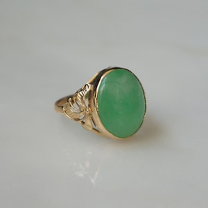 Bezel Jade Ring / Mid Century Estate C1960 14K Gold Handmade Ribbon Bow Bezel Natural Jade Solitaire Ring / Vintage Jade Ring  Sz 7 1/3
