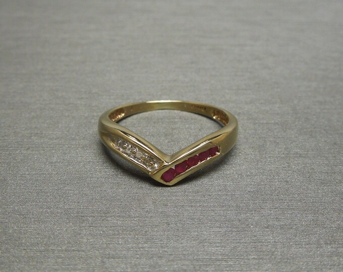 Ruby Ring Guard / Vintage Estate 1980s 10K Gold 0.35TCW Ruby & Diamond ...