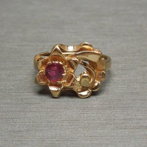 Vintage Estate C1960 10K Gold Floral 0.25ct Natural Ruby Solitaire Ring Sz 6
