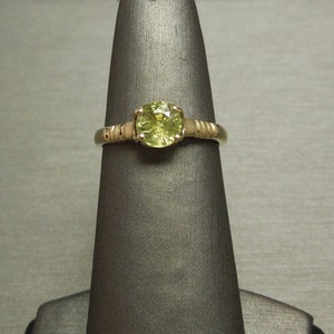 Antique Estate C1930 10K Gold Signed 1.12ct Round Chameleon Lime Green Sapphire Solitaire Engagement Ring Sz 6