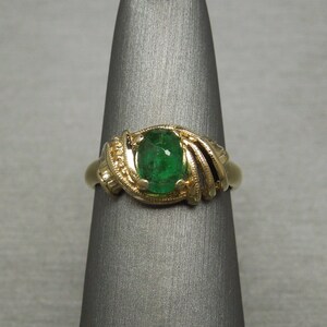 Vintage Estate C1950 14K Yellow Gold 0.86 carat Faceted Oval Emerald Solitaire Ring  Sz 6.25