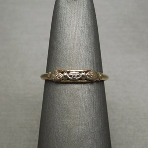 Antique Estate C1930 14K Two Tone Gold Floral &#39;Three Diamond Illusion&#39; Signed FIRST LADY Wedding Band / Antique Gold Band  Sz 5.75