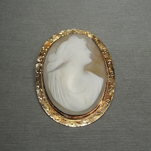 Victorian Estate Circa 1875 14K Gold Engraved Bezel Greek Goddess Cameo Pin / Gemmingson Cameo Pin / Victorian Cameo Pin  2.25&quot;