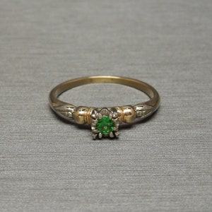 Art Deco Estate C1940 14K Two Tone Gold 0.14ct Tsavorite Green Garnet Solitaire Square Petite Engagement Ring Sz 6.25