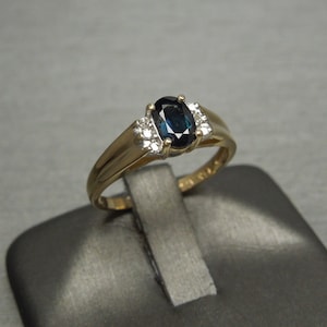 Vintage Estate 14K Gold 0.70TCW Oval Kashmir Sapphire Solitaire & Diamond Accent Ring / Vintage Sapphire Ring  Sz 4.75