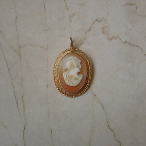 Vintage Cameo Pendant / Mid Century Estate C1960 10K Gold Filigree Bezel Conch Shell Cameo Pendant  1 1/8" x 3/4"