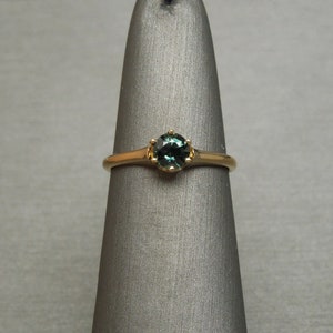 Antique Victorian Estate C1890 14K Gold 0.52 carat Blue-Green Round Sapphire Solitaire Ring / Engagement Ring  Sz 5.25