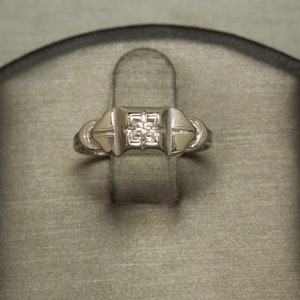Antique Art Deco Estate C1940 14K White Gold 0.03ct E VVS2 Single cut Diamond Solitaire / Petite Engagement Promise Ring Sz 6