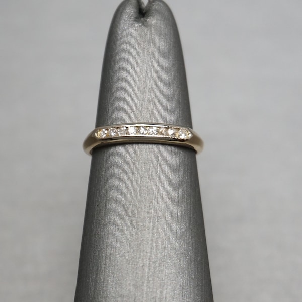 Anillo de boda Art Déco con diamantes engastados / Anillo de boda Art Déco de oro de 14 quilates, 0,22 quilates en total, talla 5, circa 1940. Talla 5.