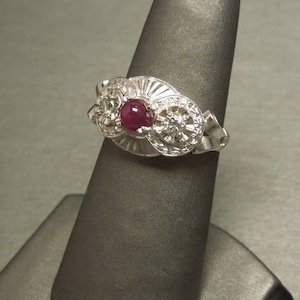 Antique Art Deco Estate C1940 Platinum Filigree 0.75TCW Cabochon Ruby & Brilliant Diamond Three Stone Unique Engagement Ring Sz 7.75