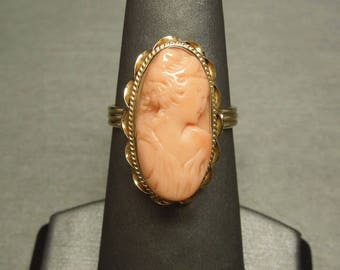 Vintage Estate C1980 14K Gold Natural Coral Elongated Cameo Dinner / Statement Ring Sz 7.75