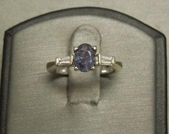 Vintage Estate C1970 18K White Gold 1.04TCW Oval Natural Violet Alexandrite Solitaire & VVS Diamond Baguette Classic Engagement Ring Sz 5