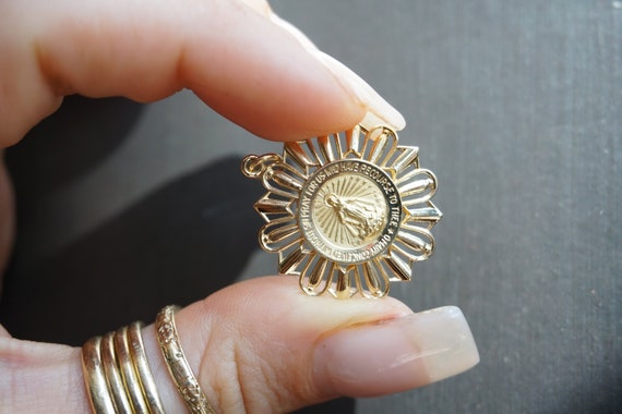 14K Gold Mother Mary Medal / Mid Century Estate C… - image 4