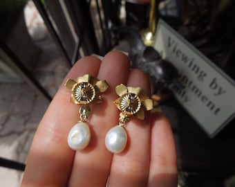 Mid Century Estate Circa 1960 18K Gold Floral Seed Pearl & Baroque