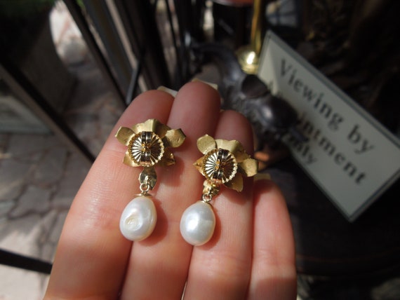 Mid Century Estate Circa 1960 18K Gold Floral Seed Pearl