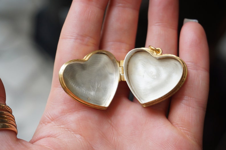 Heart Pill Box Locket / Vintage Estate 1980s Gold Vermeil Sterling Silver Hand Engraved Pill Box Locket Pendant / Heart Charm Locket 1.25" Bild 9