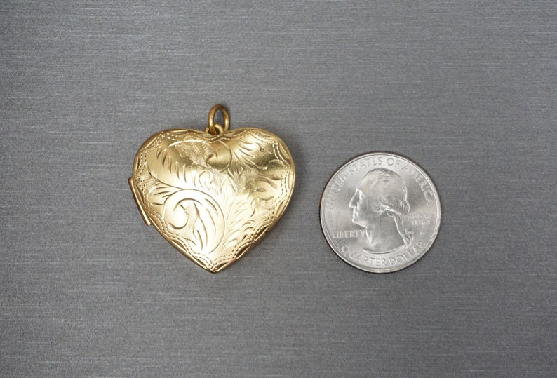 Heart Pill Box Locket / Vintage Estate 1980s Gold Vermeil Sterling Silver Hand Engraved Pill Box Locket Pendant / Heart Charm Locket 1.25" Bild 3