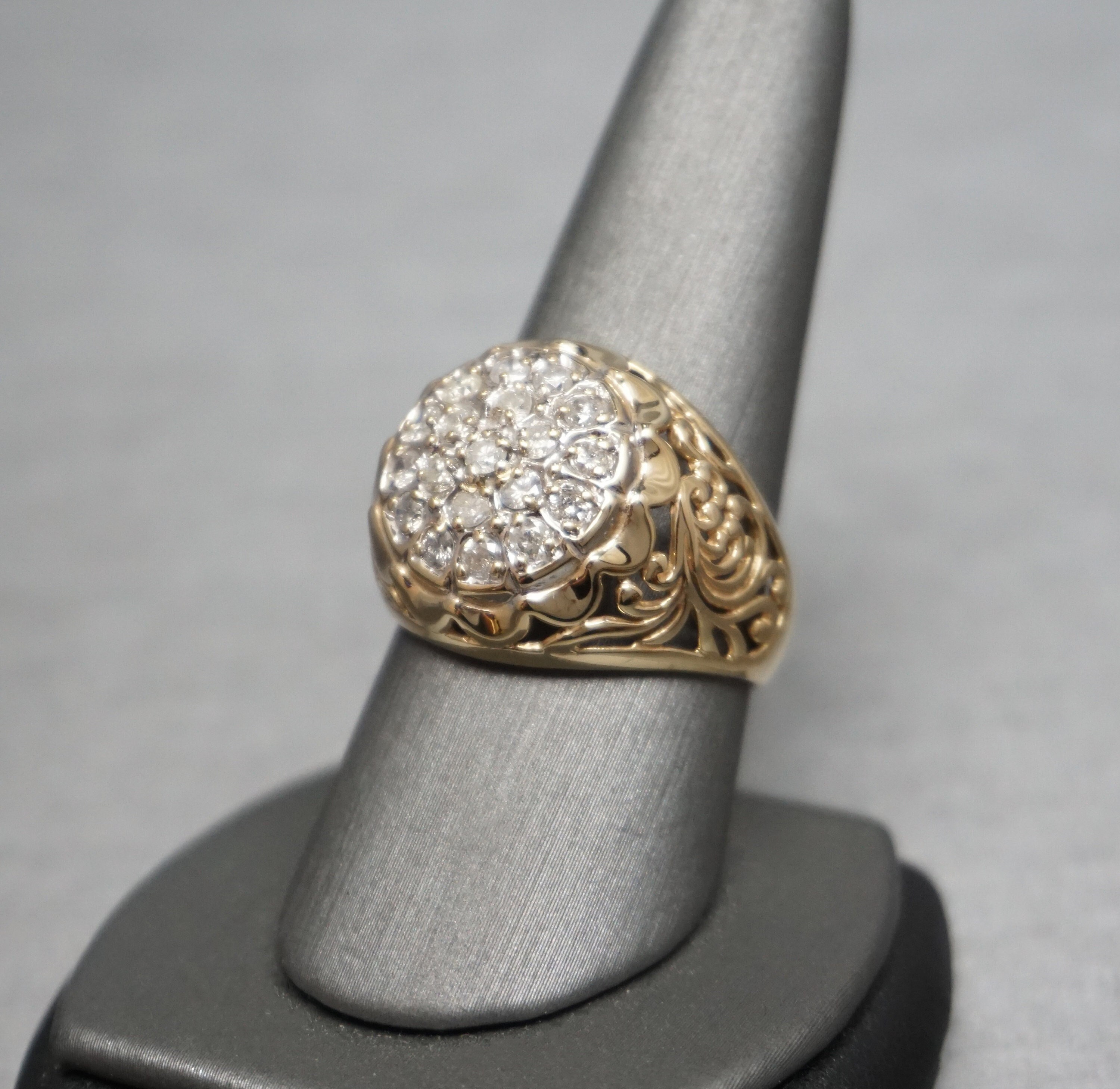 VINTAGE 1980'S CIRCA 14KT YELLOW GOLD ROUND AND BAGUETTE CUT DIAMOND E