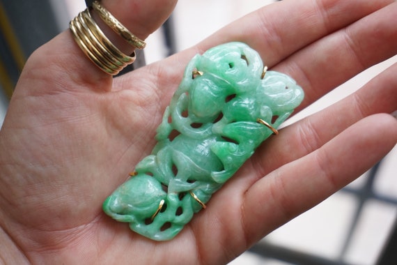 Vintage Jade Carving Brooch / Mid Century Estate … - image 9