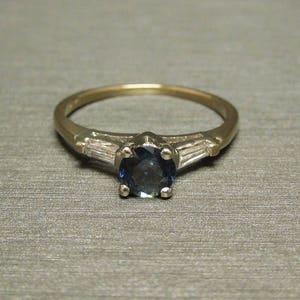 Vintage Estate C1960 14K Gold 0.68TW Color Changing Blue Green Sapphire Solitaire & Diamond Baguette Engagement Ring Sz 6.25