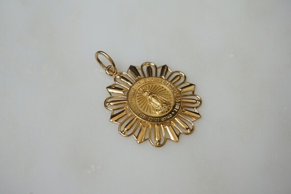14K Gold Mother Mary Medal / Mid Century Estate C… - image 2