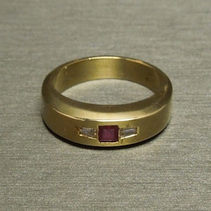 Unisex / Men&#39;s Vintage Art Deco Estate C1970 14K Gold 0.19TCW Bezel set Square Ruby & Diamond Baguette Wedding Band Sz 7