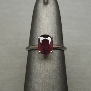 Vintage Estate Platinum 1.52 carat Oval Plum Red Ruby Classic Simplistic Solitaire / Engagement Ring Sz 5.5