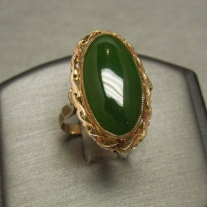 Vintage Estate C1950 Victorian Style 10K Gold Milgrain Bezel set Natural Jade Solitaire Statement Ring Sz 6.5