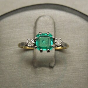 Antique Art Deco Estate C1920 18K Gold 1.20TCW Square Asscher cut Natural Emerald & Diamond Engagement Ring