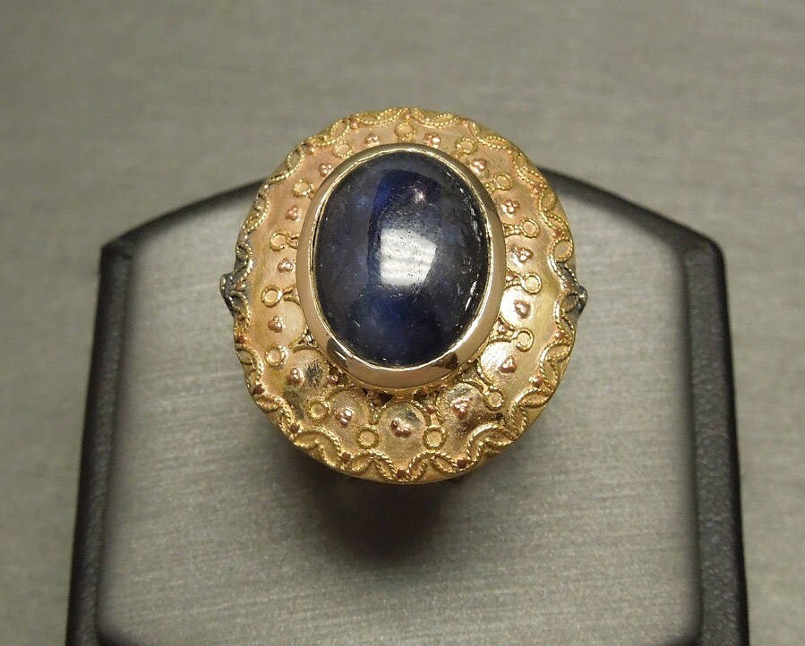 Antique Etruscan Style Estate C1940 10K Gold 12.37ct Bezel set Large Cabochon Sapphire Statement Dinner Ring Sz 7