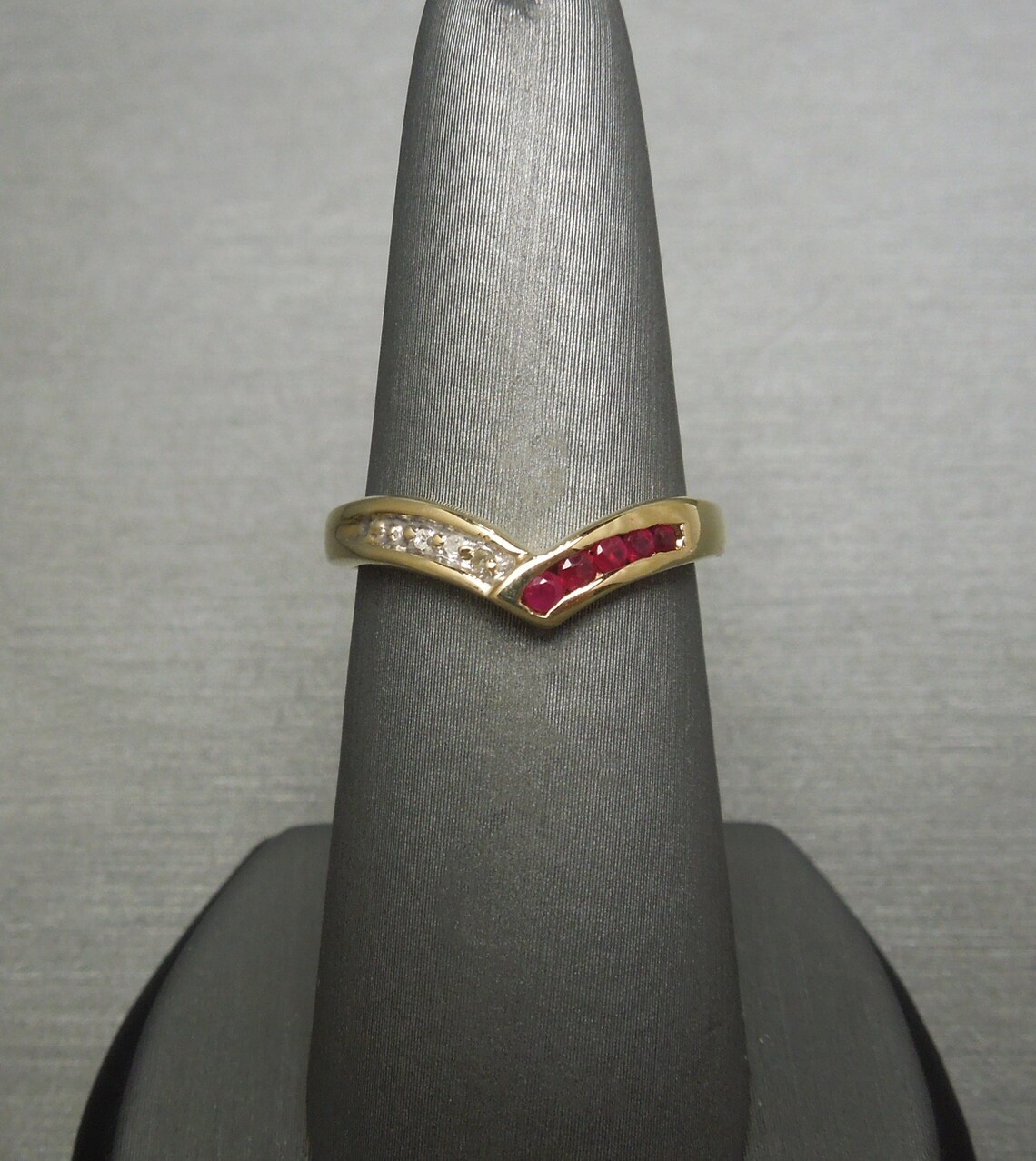 Ruby Ring Guard / Vintage Estate 1980s 10K Gold 0.35TCW Ruby & Diamond ...