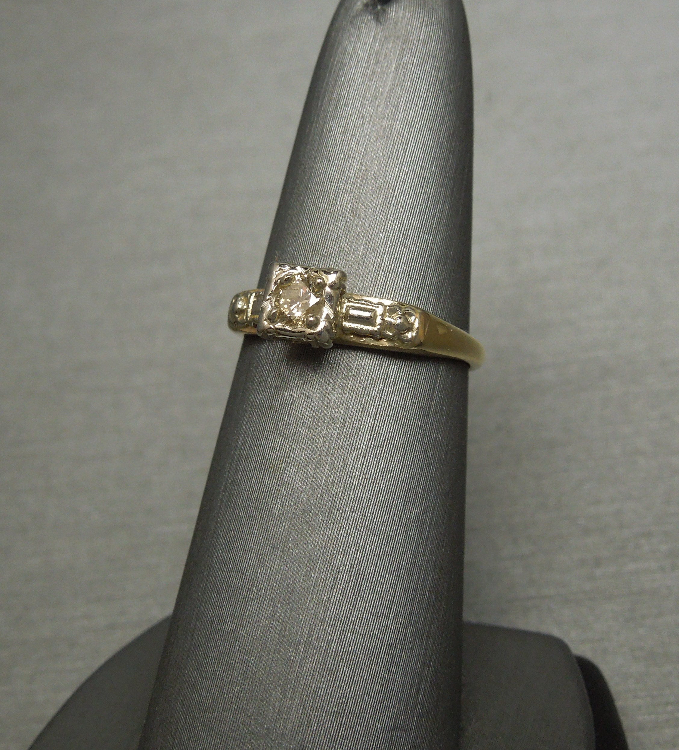 Art Deco Estate C1940 14K Two Tone Gold 0.12ct Brilliant