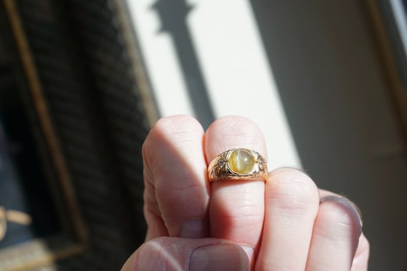 Men's Vintage Estate Circa 1950 14K Gold 3.39TCW Honey Cats Eye Alexandrite & Diamond Three-Stone Gypsy Ring / Men's Alexandrite Ring Sz 7.5 View 3