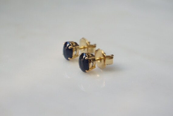 Sapphire Stud Earrings / Vintage Estate 18K Gold … - image 10