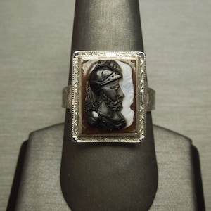 Men&#39;s Antique Estate Circa 1900 - 1920 Engraved Bezel 10K White Gold Double Black & White Agate Cameo Statement Ring Sz 10.25