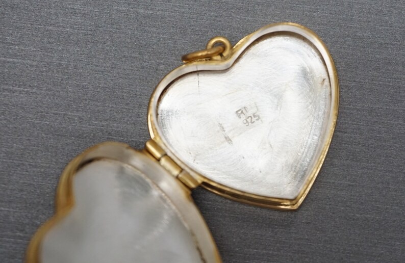 Heart Pill Box Locket / Vintage Estate 1980s Gold Vermeil Sterling Silver Hand Engraved Pill Box Locket Pendant / Heart Charm Locket 1.25" Bild 4