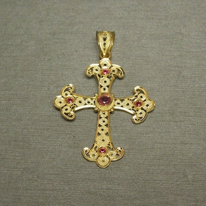 Vintage Estate C1960 18K Gold Fancy Filigree Style 0.30TCW Natural Ruby Cross Pendant Necklace 1.80&quot;